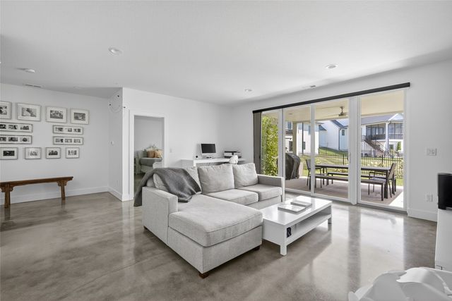 1106 S 100th Street, West Des Moines, IA 50266