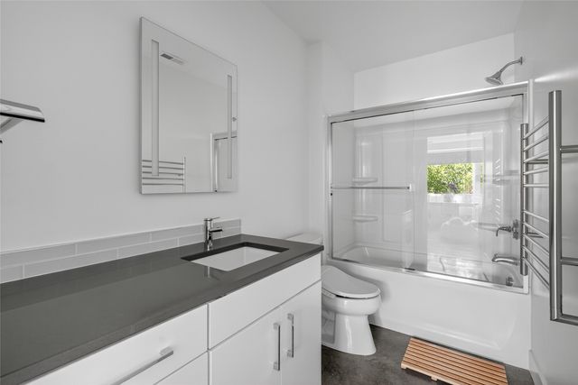 1106 S 100th Street, West Des Moines, IA 50266