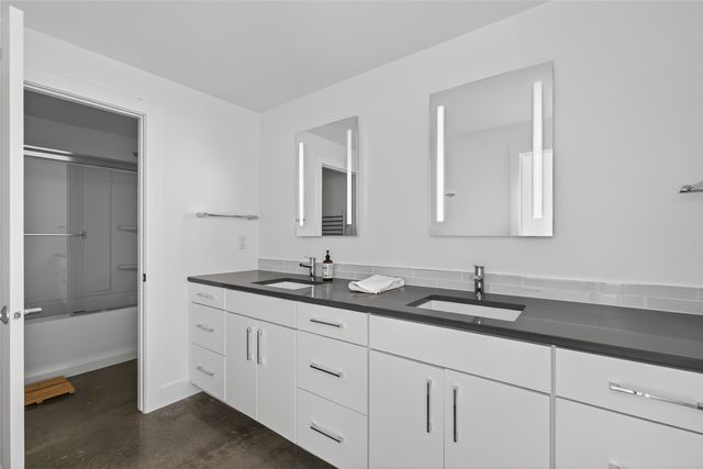 1106 S 100th Street, West Des Moines, IA 50266