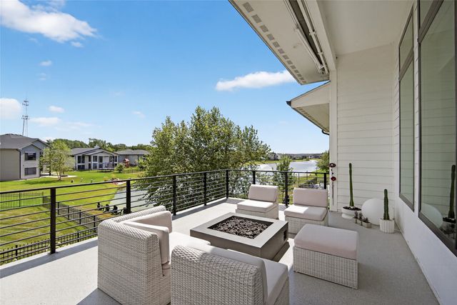 1106 S 100th Street, West Des Moines, IA 50266