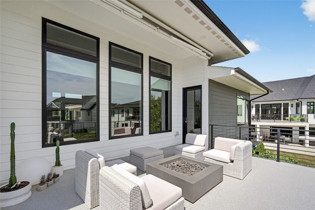 1106 S 100th Street, West Des Moines, IA 50266