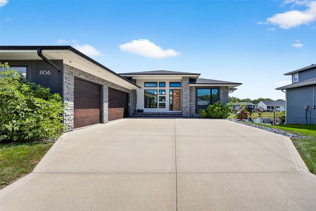 1106 S 100th Street, West Des Moines, IA 50266