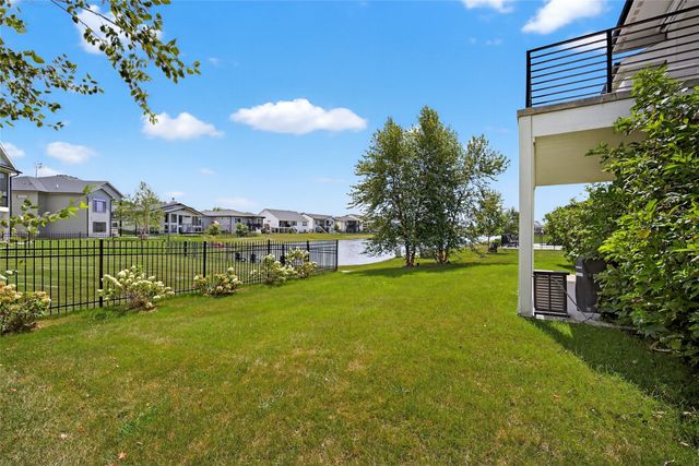 1106 S 100th Street, West Des Moines, IA 50266