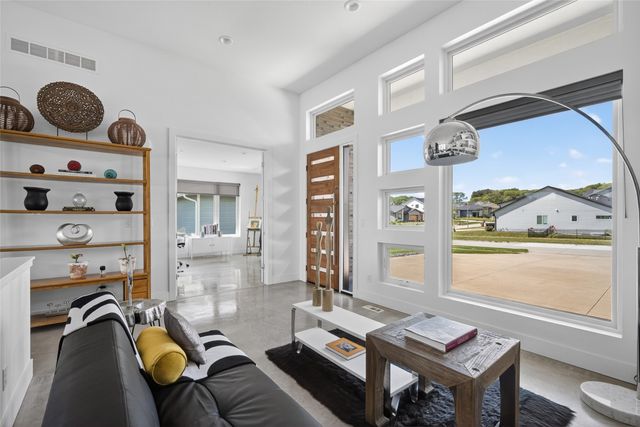 1106 S 100th Street, West Des Moines, IA 50266