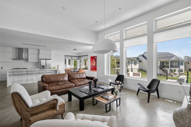 1106 S 100th Street, West Des Moines, IA 50266