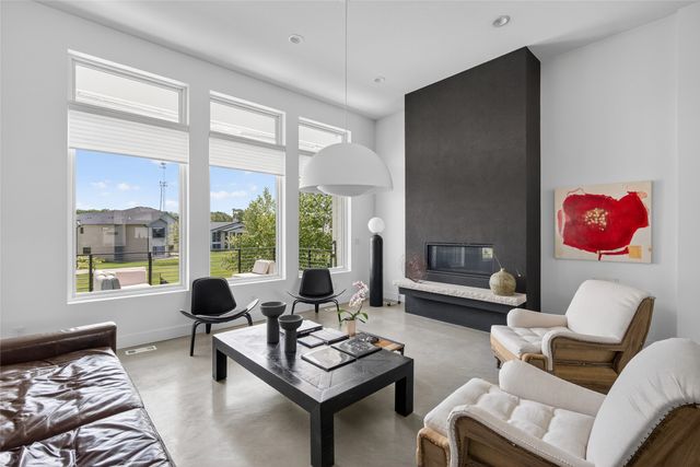 1106 S 100th Street, West Des Moines, IA 50266