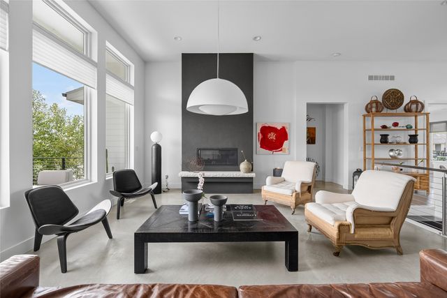 1106 S 100th Street, West Des Moines, IA 50266