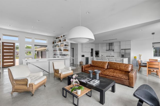 1106 S 100th Street, West Des Moines, IA 50266