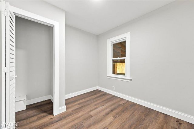 40 W Colgate Avenue, Pontiac, MI 48340