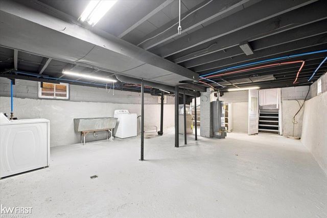 40 W Colgate Avenue, Pontiac, MI 48340