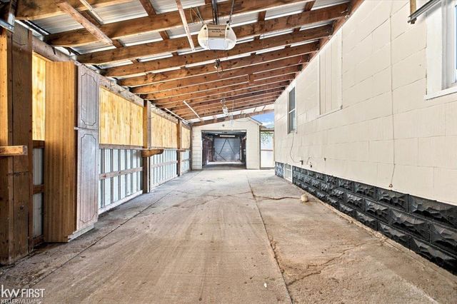 40 W Colgate Avenue, Pontiac, MI 48340