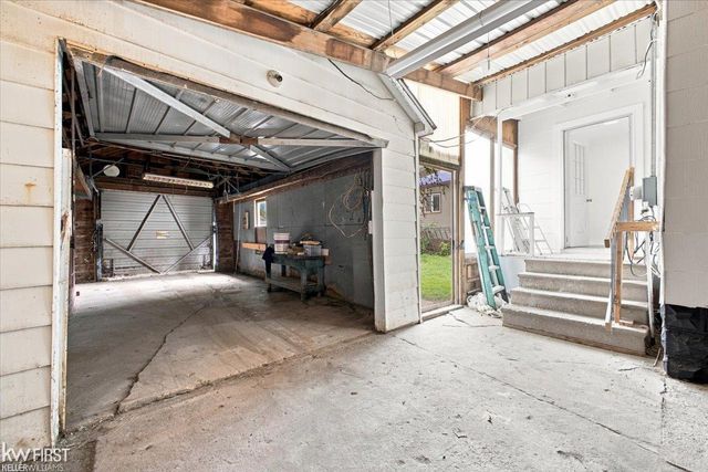 40 W Colgate Avenue, Pontiac, MI 48340