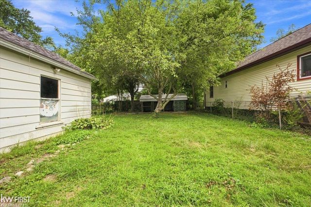40 W Colgate Avenue, Pontiac, MI 48340