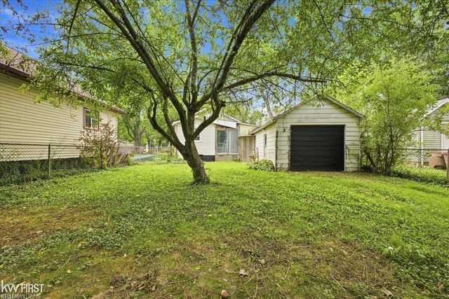 40 W Colgate Avenue, Pontiac, MI 48340