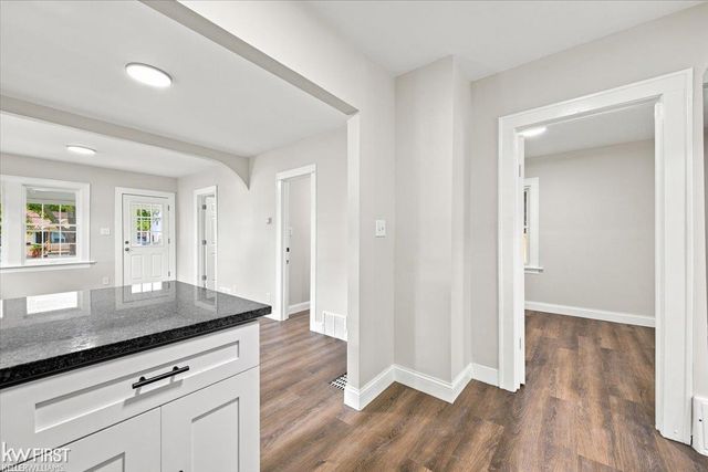 40 W Colgate Avenue, Pontiac, MI 48340