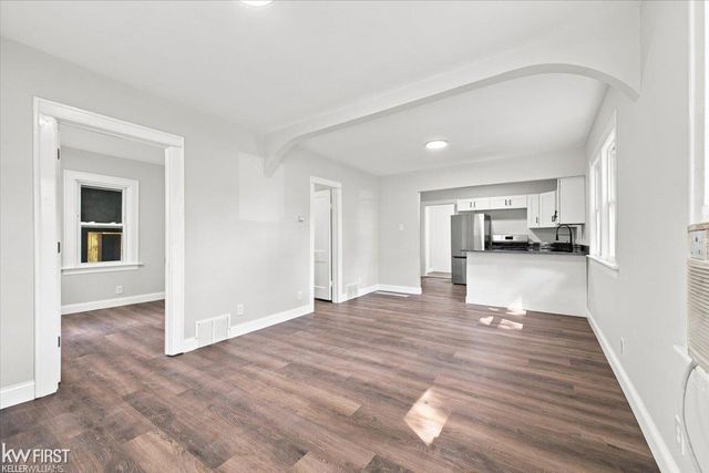 40 W Colgate Avenue, Pontiac, MI 48340