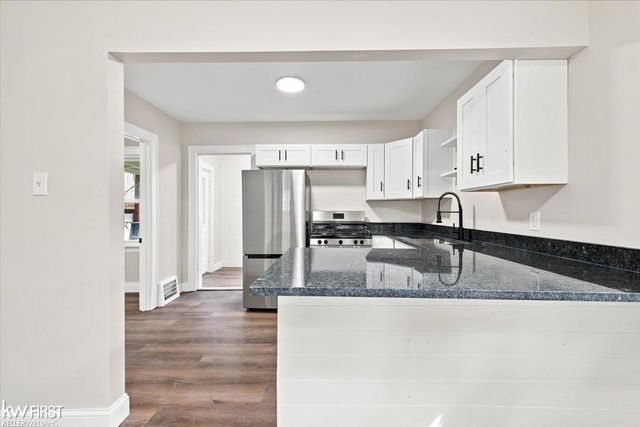 40 W Colgate Avenue, Pontiac, MI 48340