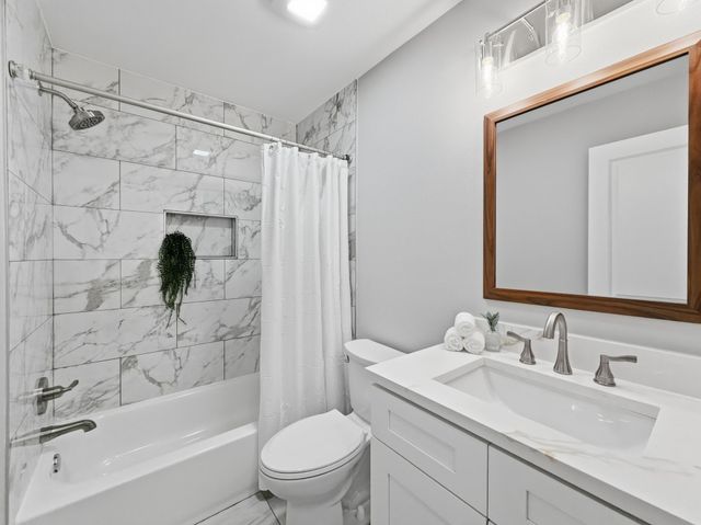 104 Clark Street, Whitesboro, TX 76273