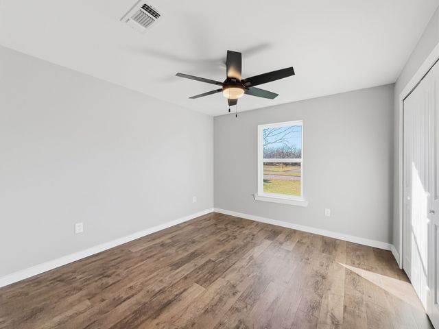 104 Clark Street, Whitesboro, TX 76273