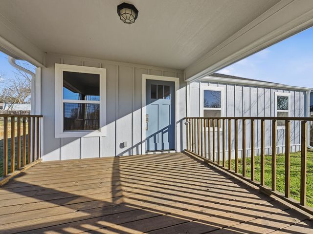 104 Clark Street, Whitesboro, TX 76273