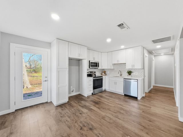 104 Clark Street, Whitesboro, TX 76273