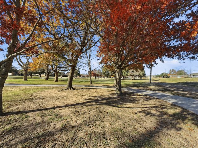 104 Clark Street, Whitesboro, TX 76273