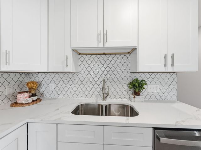 104 Clark Street, Whitesboro, TX 76273