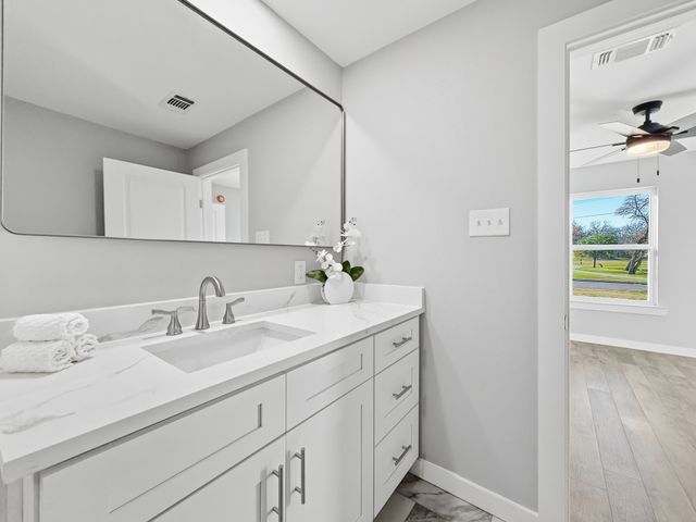 104 Clark Street, Whitesboro, TX 76273