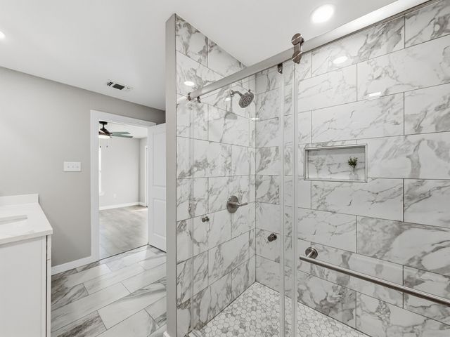 104 Clark Street, Whitesboro, TX 76273