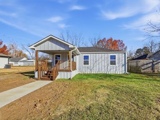 104 Clark Street, Whitesboro, TX 76273