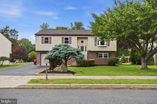 2206 BRIARCLIFF AVE, Upper Chichester, PA 19061