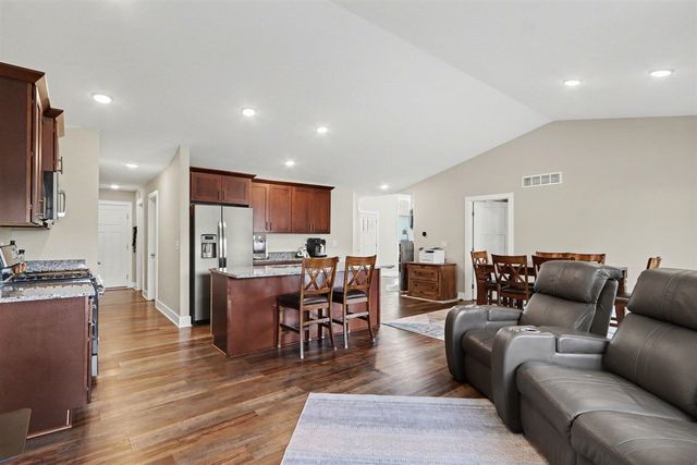 1369 S Village Circle, Kalamazoo, MI 49009