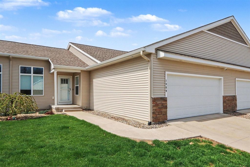 1369 S Village Circle, Kalamazoo, MI 49009