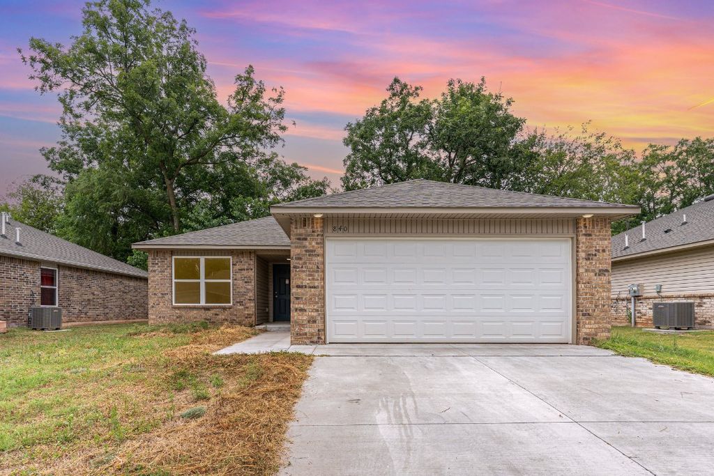 840 Highgarden Circle, Noble, OK 73068
