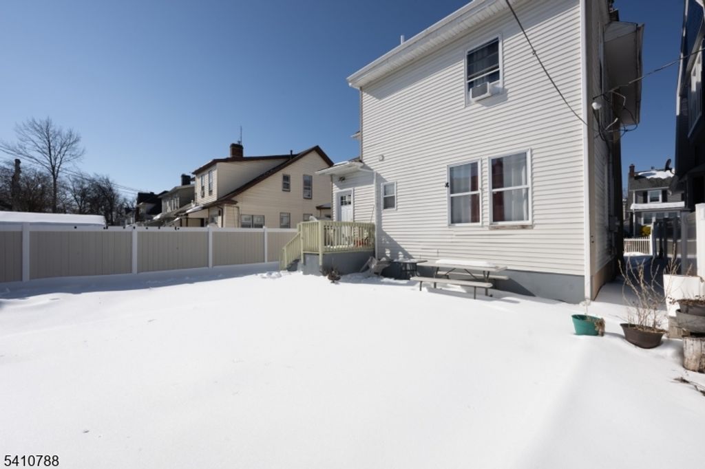 32 Newfield St, East Orange City, NJ 07017 — photo 3
