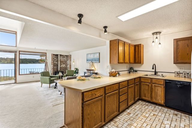 9092 Washington Avenue NW #6, Silverdale, WA 98383