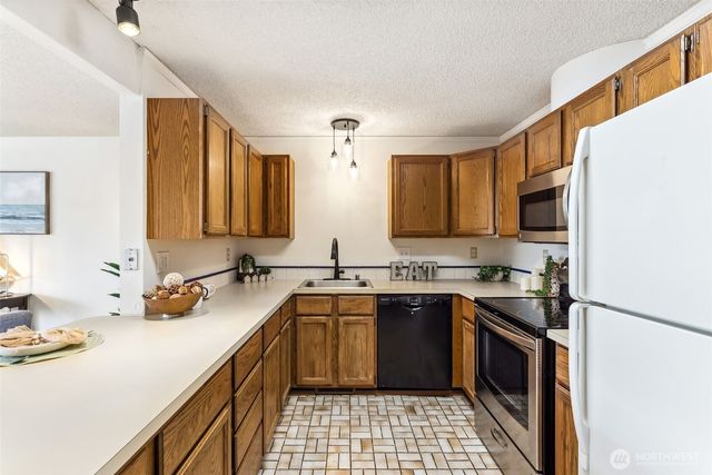 9092 Washington Avenue NW #6, Silverdale, WA 98383