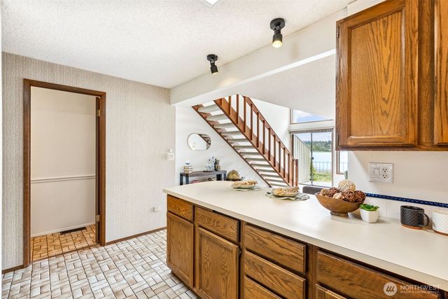 9092 Washington Avenue NW #6, Silverdale, WA 98383