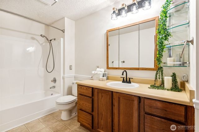 9092 Washington Avenue NW #6, Silverdale, WA 98383