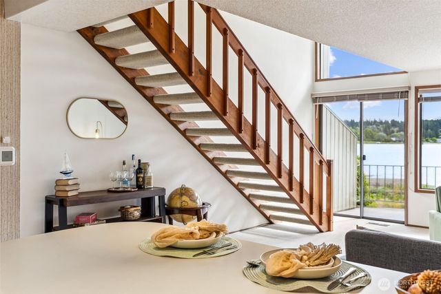 9092 Washington Avenue NW #6, Silverdale, WA 98383