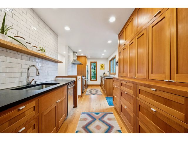 3185 Sw 72nd Ave, Portland, OR 97225