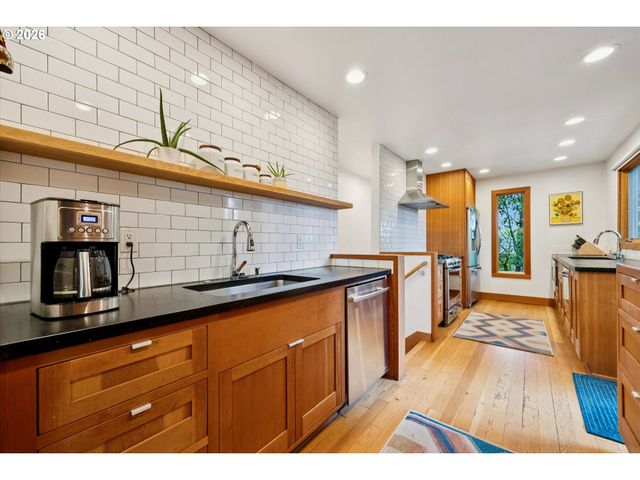 3185 Sw 72nd Ave, Portland, OR 97225