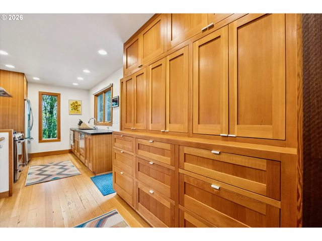 3185 Sw 72nd Ave, Portland, OR 97225