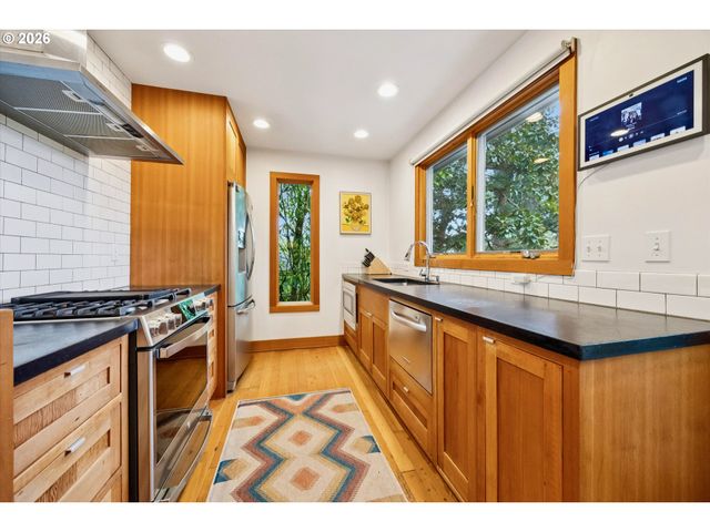 3185 Sw 72nd Ave, Portland, OR 97225