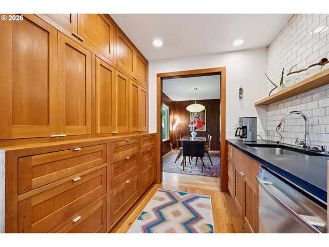 3185 Sw 72nd Ave, Portland, OR 97225