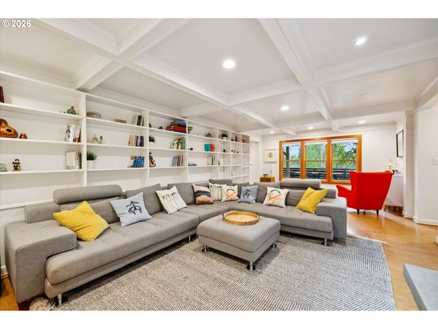 3185 Sw 72nd Ave, Portland, OR 97225