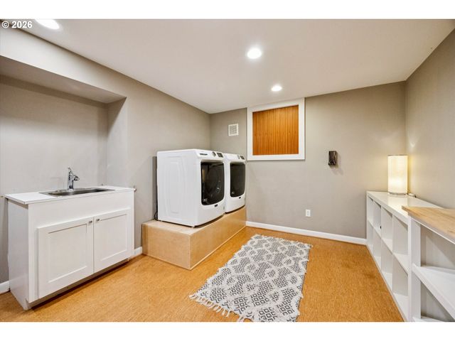 3185 Sw 72nd Ave, Portland, OR 97225