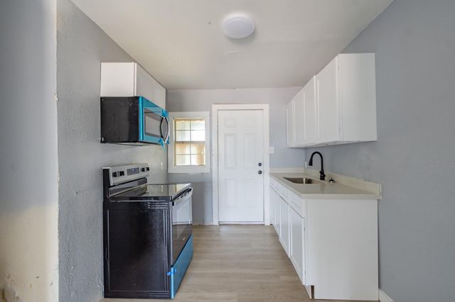 126 W 6th Street, Freeport, TX 77541