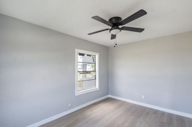 126 W 6th Street, Freeport, TX 77541
