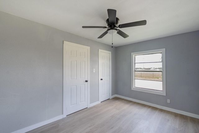126 W 6th Street, Freeport, TX 77541